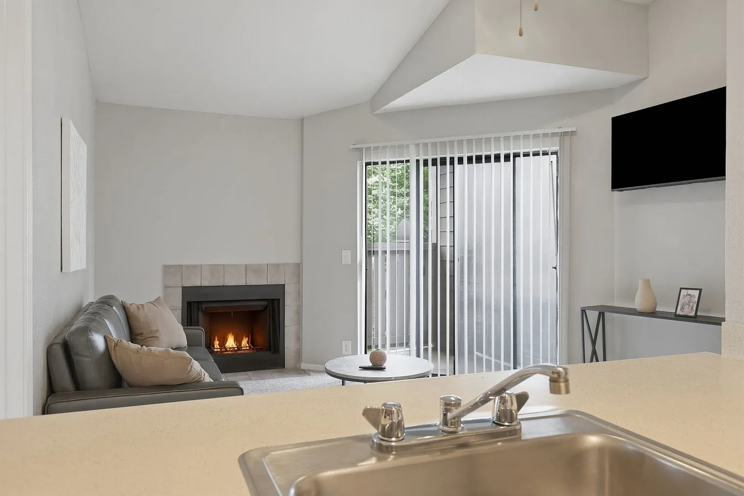1 bed, 1.0 bath, 10301 sqft, $2,235 — Photo 4