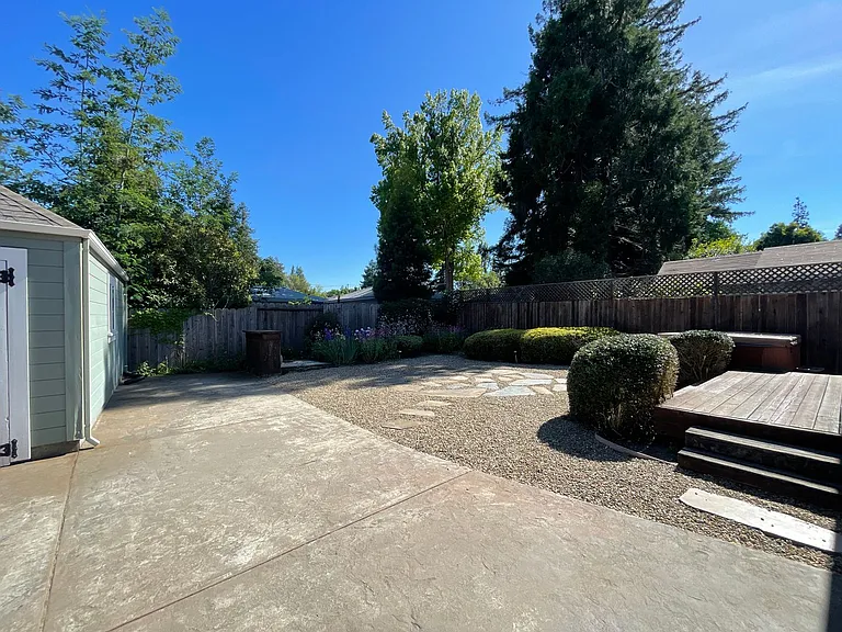 1625 B St — Photo 28