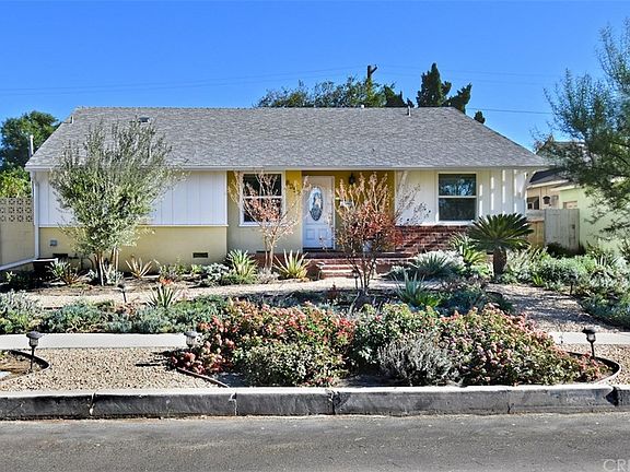 3rd image of 8052 Genesta Ave