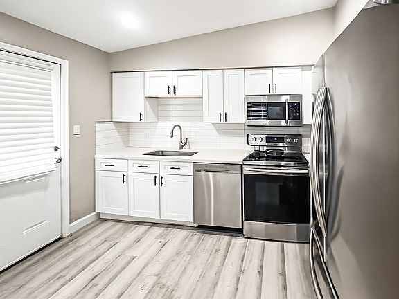 3rd image of 3405 E Pinchot Ave APT 15