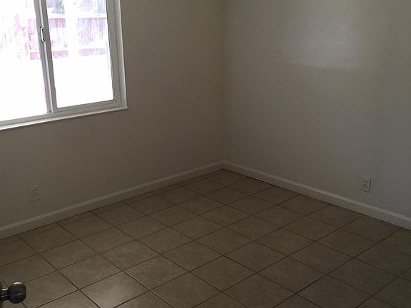 4th image of 182 Denise Dr