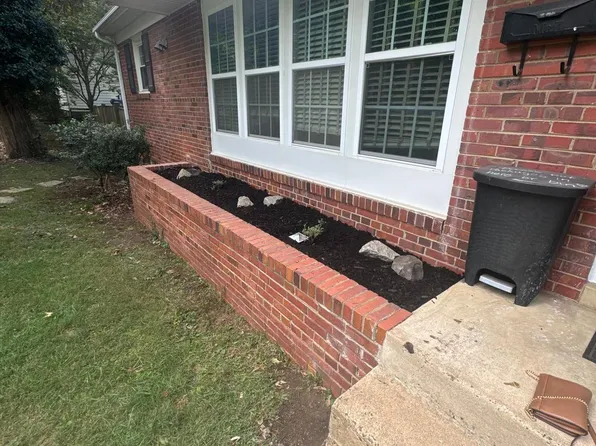 5700 Norton Rd, Alexandria, VA 22303