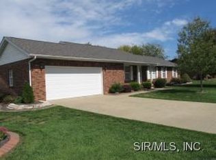 659 W 3rd St, Trenton, IL