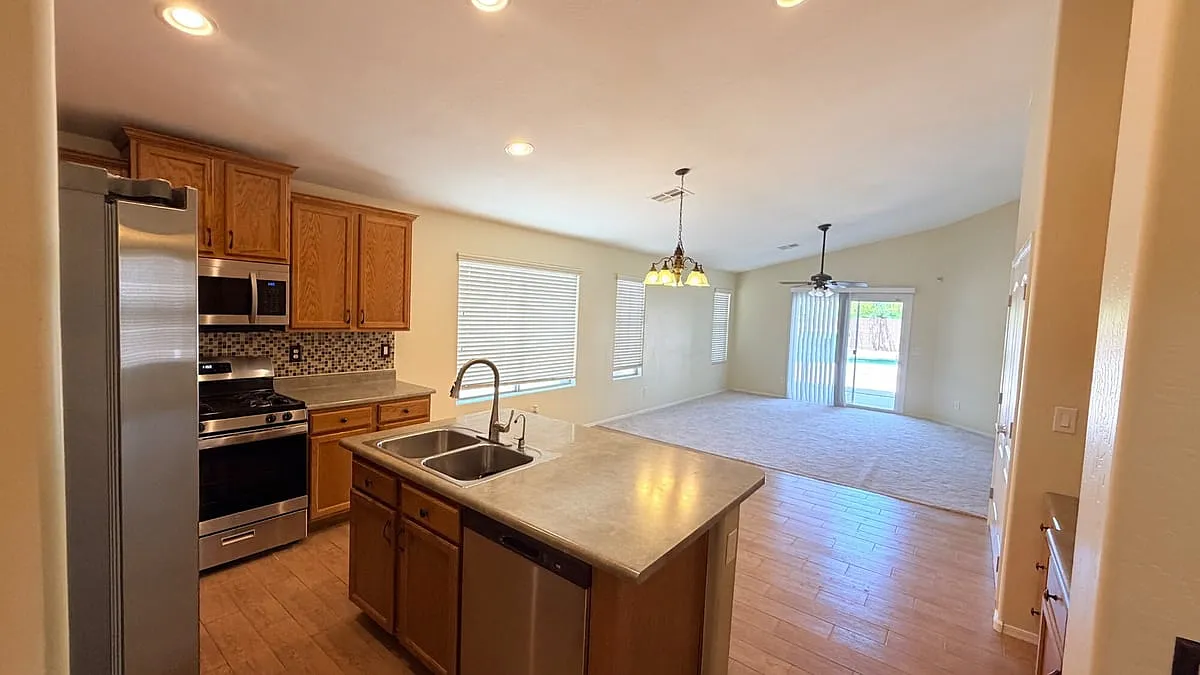 19546 North Krupps Court — Photo 4