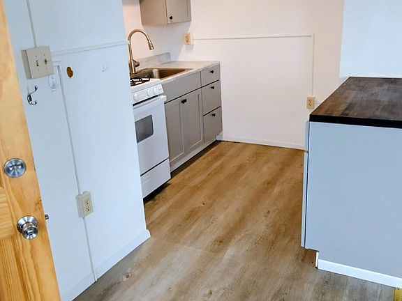 kitchen corner side view