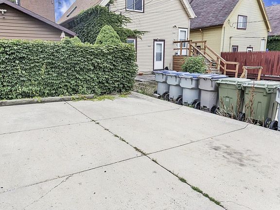 2nd image of 3041 N Oakland Ave