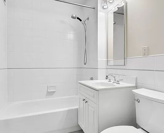 5th image of 4102 Queens Blvd APT 5F