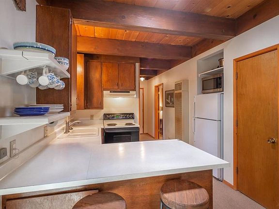 3rd image of 567 Tallac St