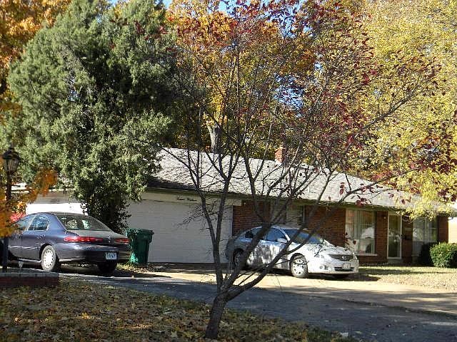 2nd image of 10047 Grosvenor Dr