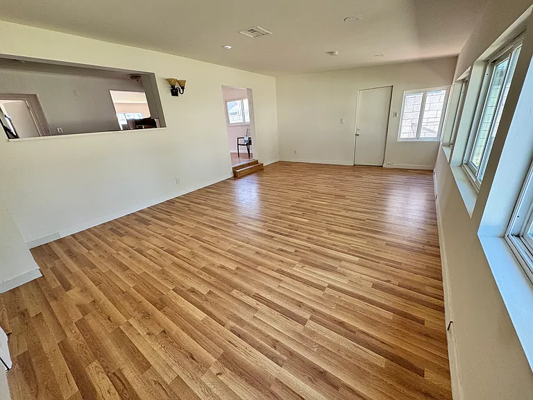 8834 Stansbury Ave — Photo 7