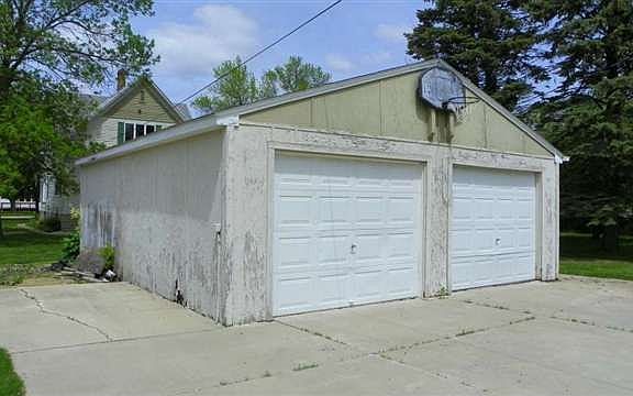 2nd image of 507 Saint Olaf Ave N