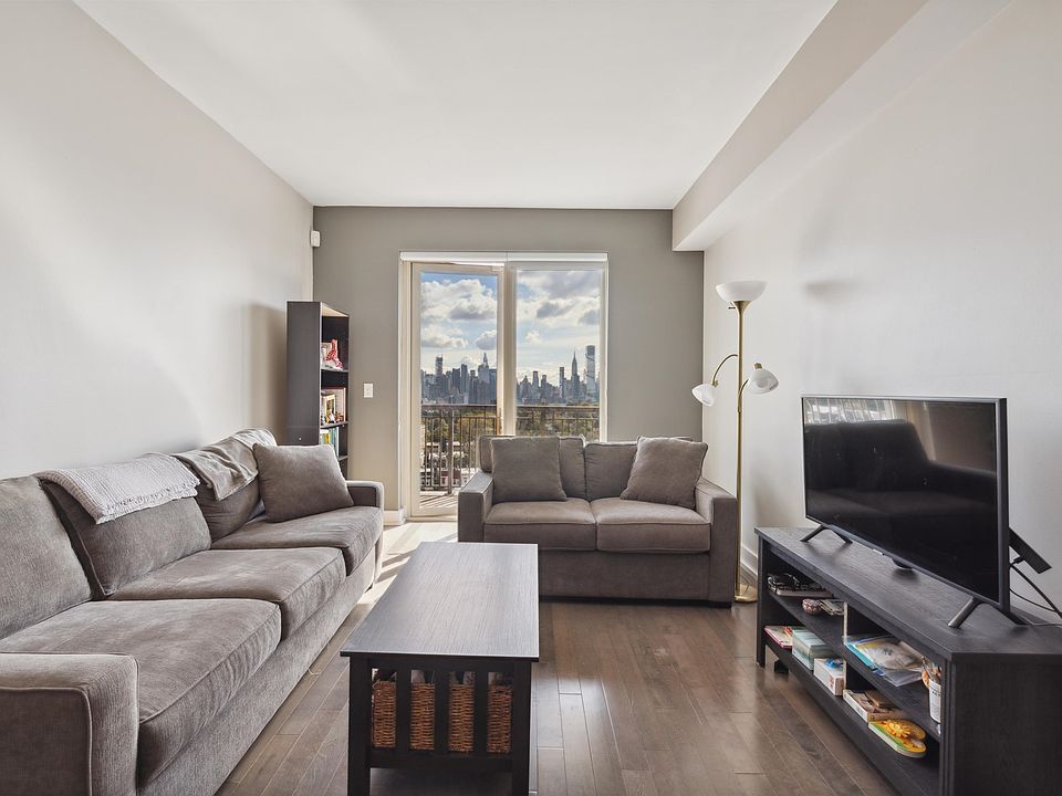 1st image of 3312 Hudson Ave Penthouse 9H