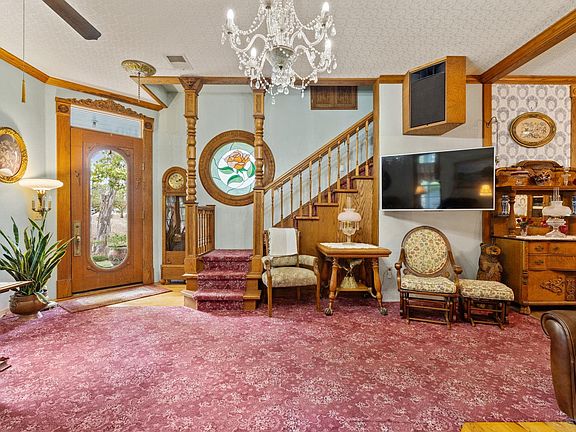 5th image of 2403 Maple Lane