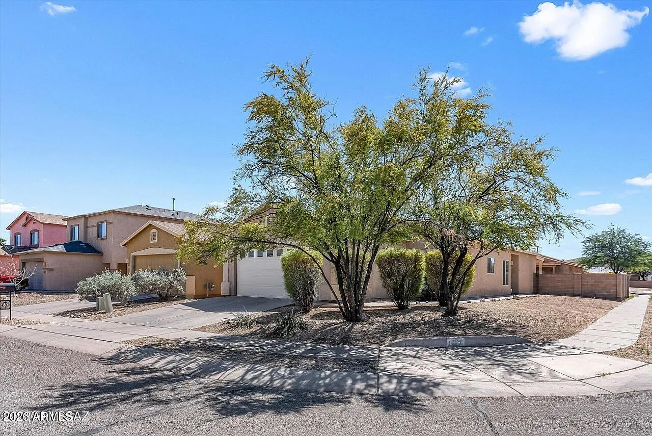 3 bed, 2.0 bath, 1387 sqft, $1,250 — Photo 2
