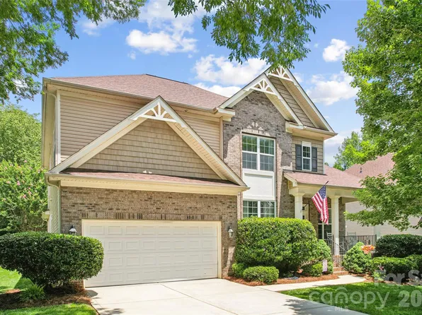 8108 Penman Springs Dr, Waxhaw, NC 28173