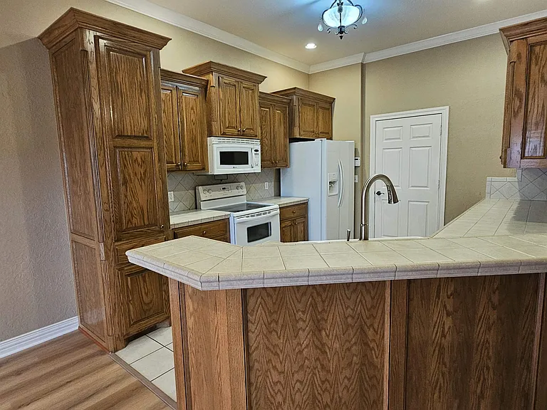 3208 Paloma Dr — Photo 4