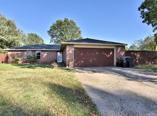 410 Mockingbird Ln, Wagoner, OK 74467