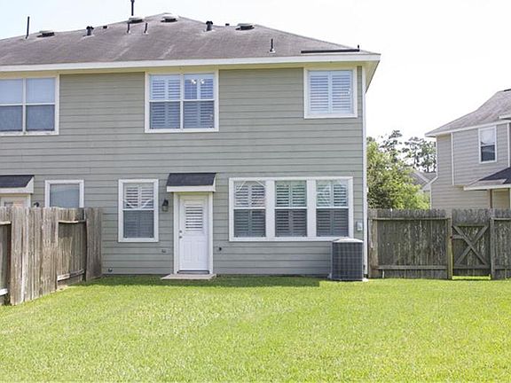 Huge back yard, plenty of room for a pool.