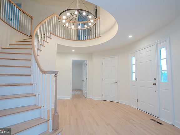 5th image of 150 Windsor Rd