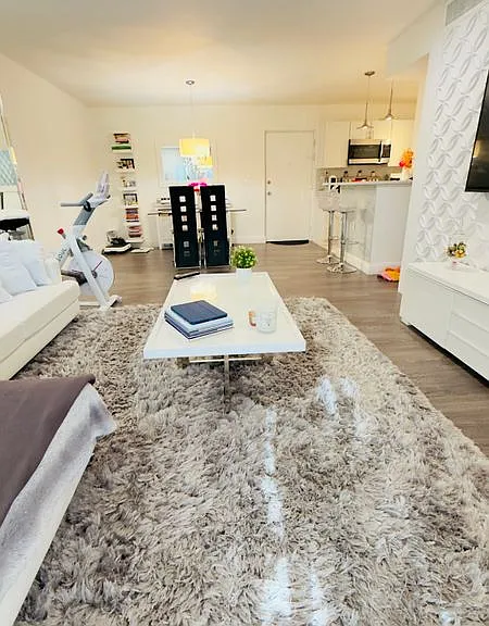 702 SE 2nd Ave #405 — Photo 9
