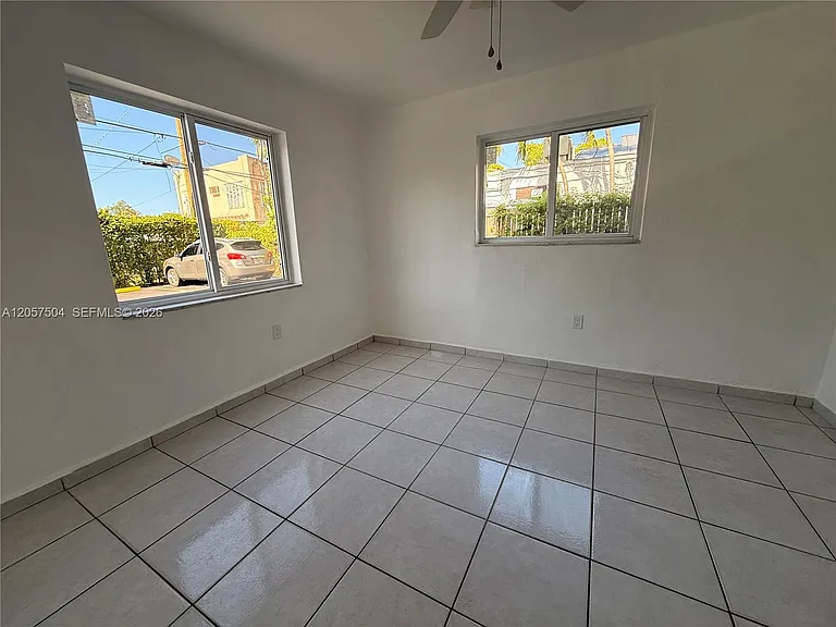 1860 SW 22nd St #4 — Photo 3