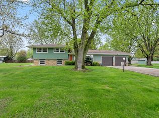 16085 Greenland Dr, Morrison, IL 61270