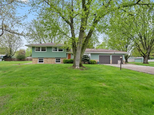 16085 Greenland Dr, Morrison, IL 61270