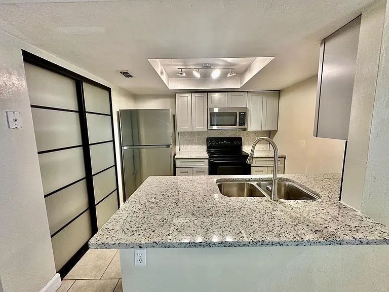 2858 Wonderwood Ln — Photo 30