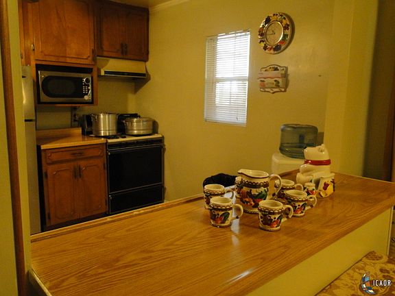 4th image of 857 Stacey Ave