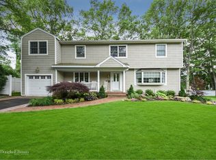 18 Locust Rd, Old Bethpage, NY 11804