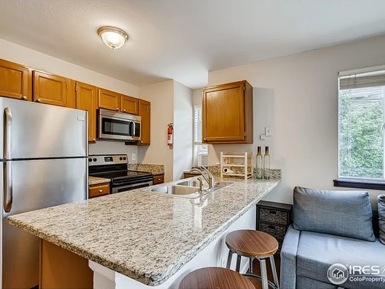 1860 Walnut St #2 — Photo 4
