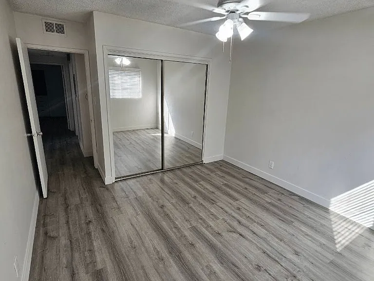 10327 Downey Ave — Photo 20