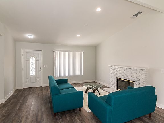 4th image of 45323 Essex Ln