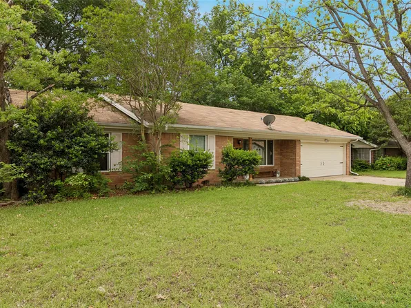 7420 Maple Dr, North Richland Hills, TX 76180