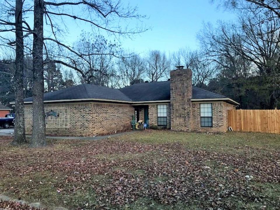 1st image of 106 Honeysuckle St
