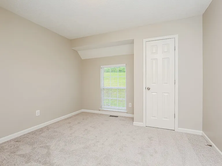 165 Claybrook Ln — Photo 14