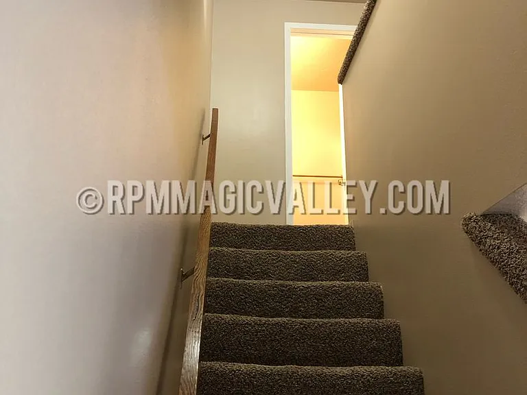 747 Meadows Dr #2 — Photo 18