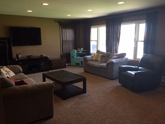 5th image of 504 W Crestwood Dr