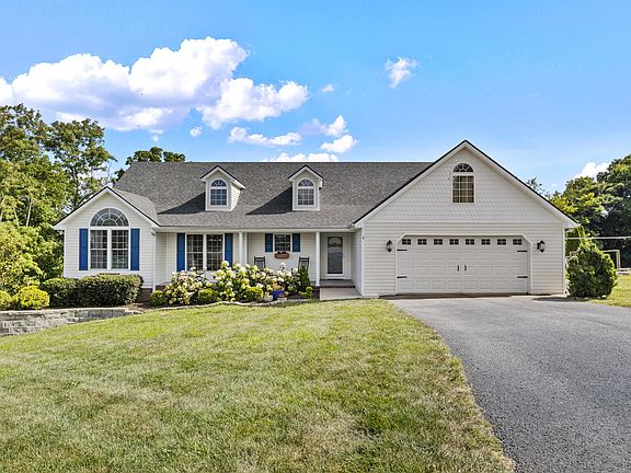 2nd image of 155 Lauren Ln