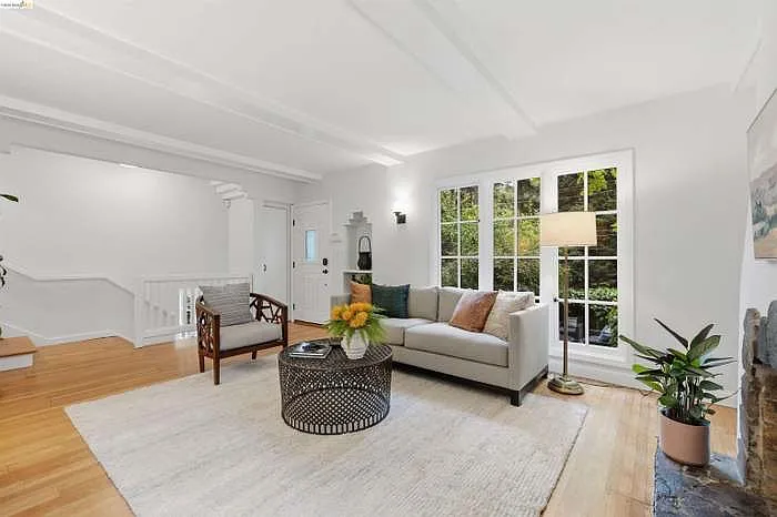 6233 Thornhill Dr — Photo 3