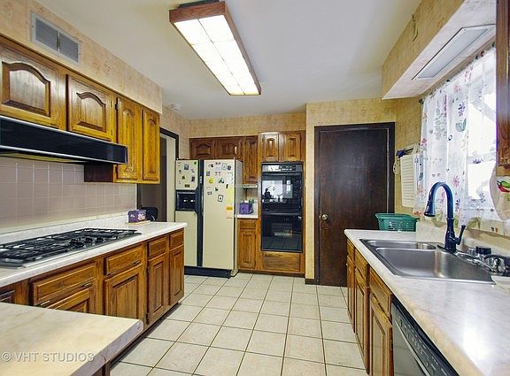 4th image of 6551 N Washtenaw Ave #1