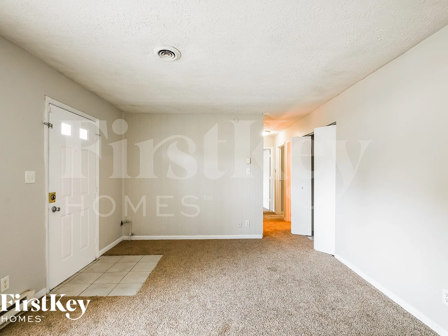 3 bed, 1.5 bath, 884 sqft, $1,460 — Photo 3