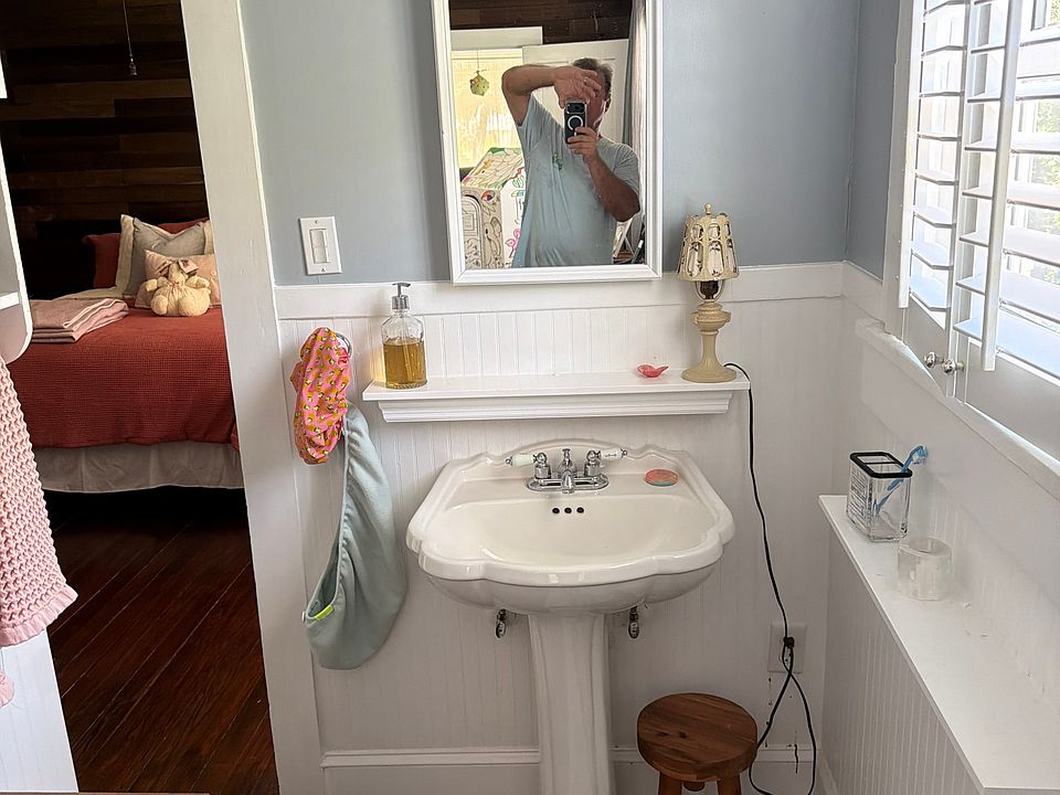 1st image of 1550 Clay Blvd