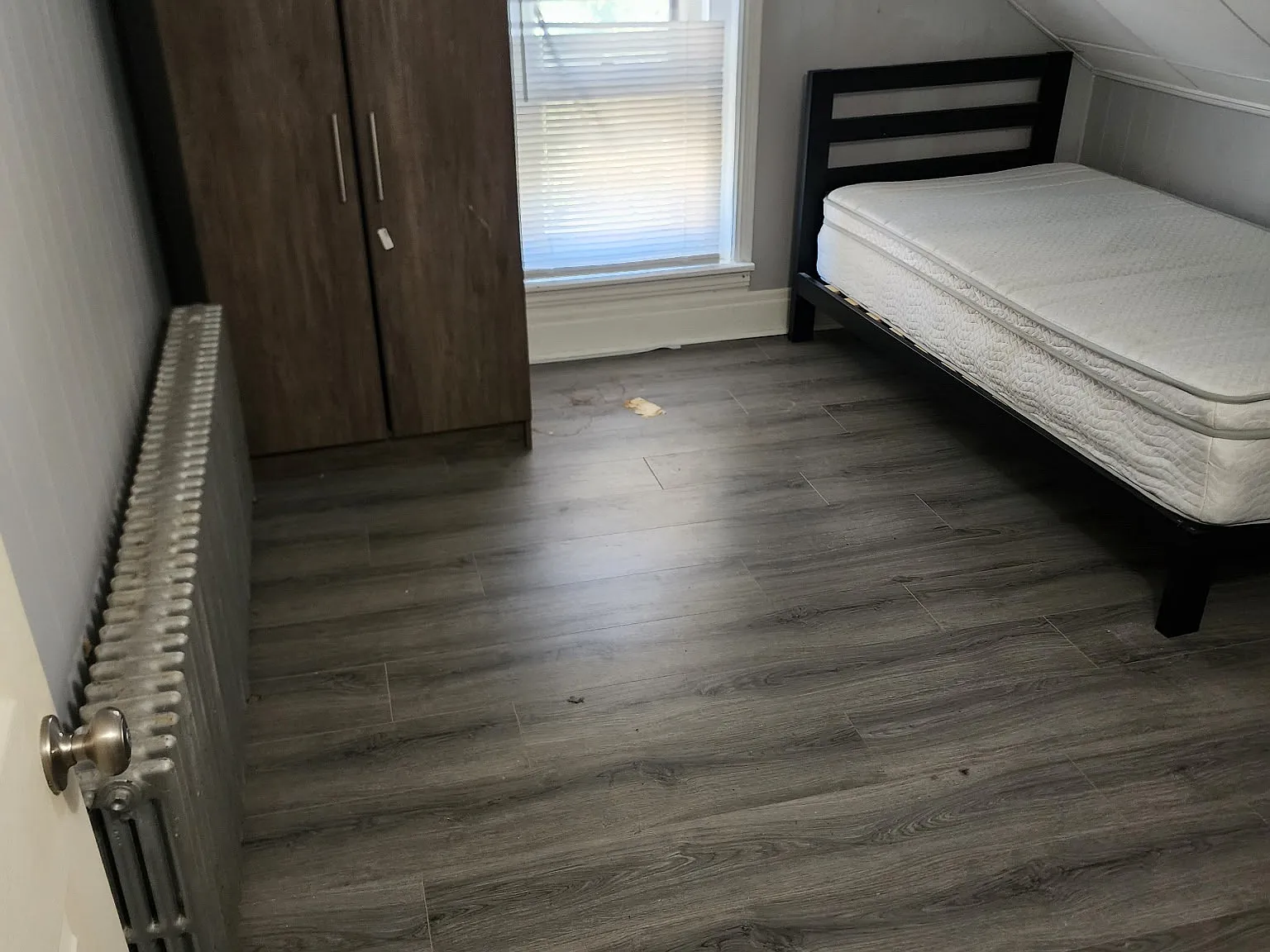 406 Carlton Ave — Photo 1