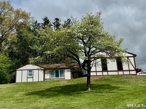 10 Horseshoe Drive, Danbury, CT 06811