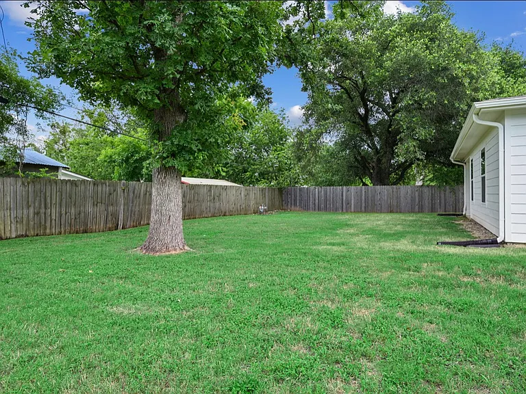304 Dunn St — Photo 24