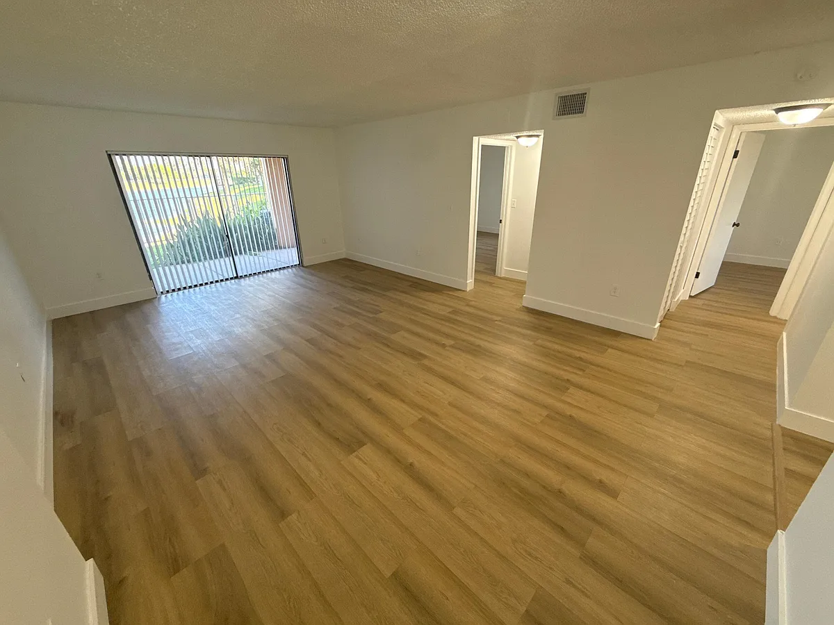 Building Photo - 5200 NW 31st Ave #64