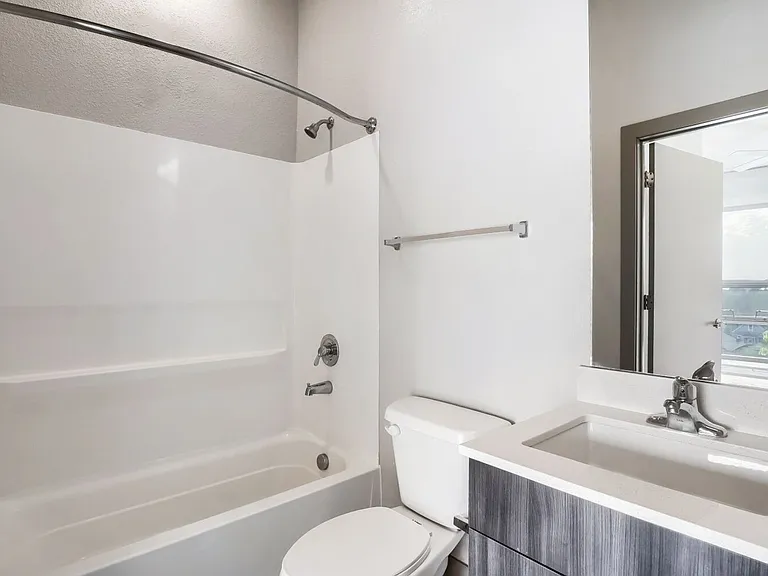 4923 King St — Photo 33