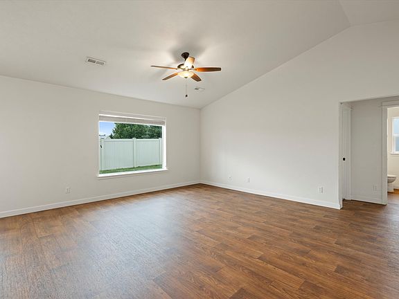 5th image of 3273 S Palouse St