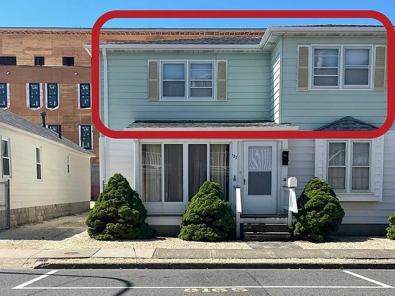 127 Hancock Ave #UPSTAIRS — Photo 1